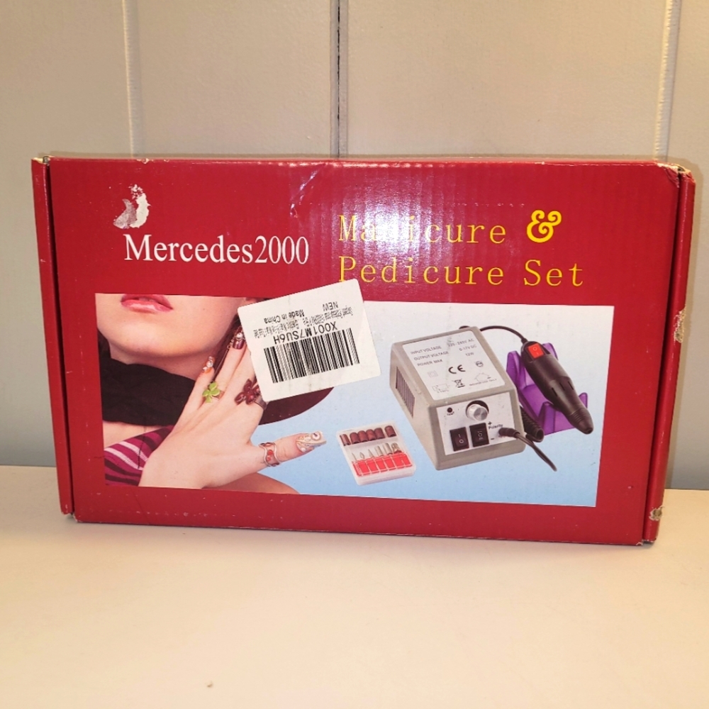 MERCEDES 2000 MANICURE & PEDICURE SET NEW